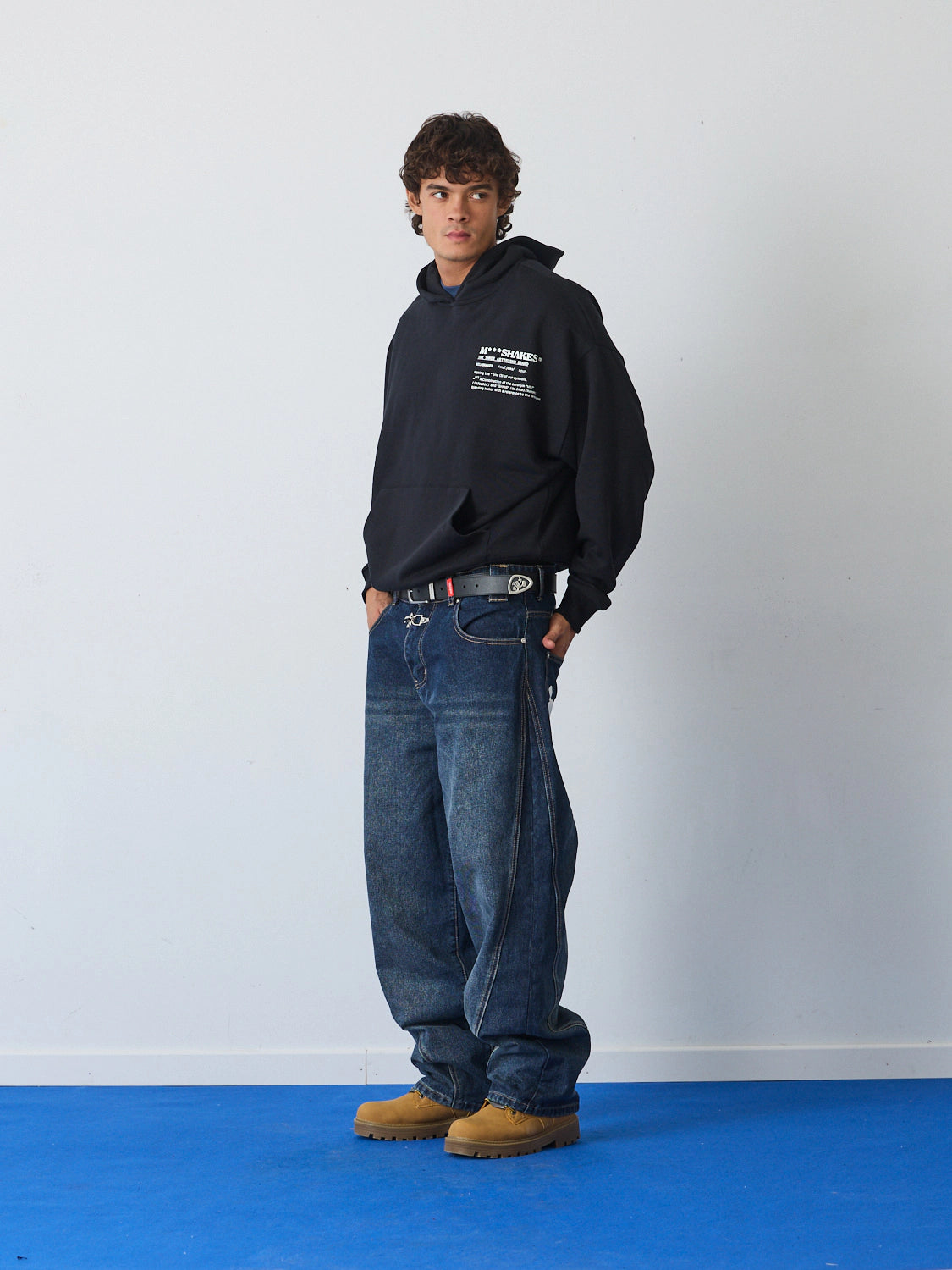 *** HOODIE BLACK