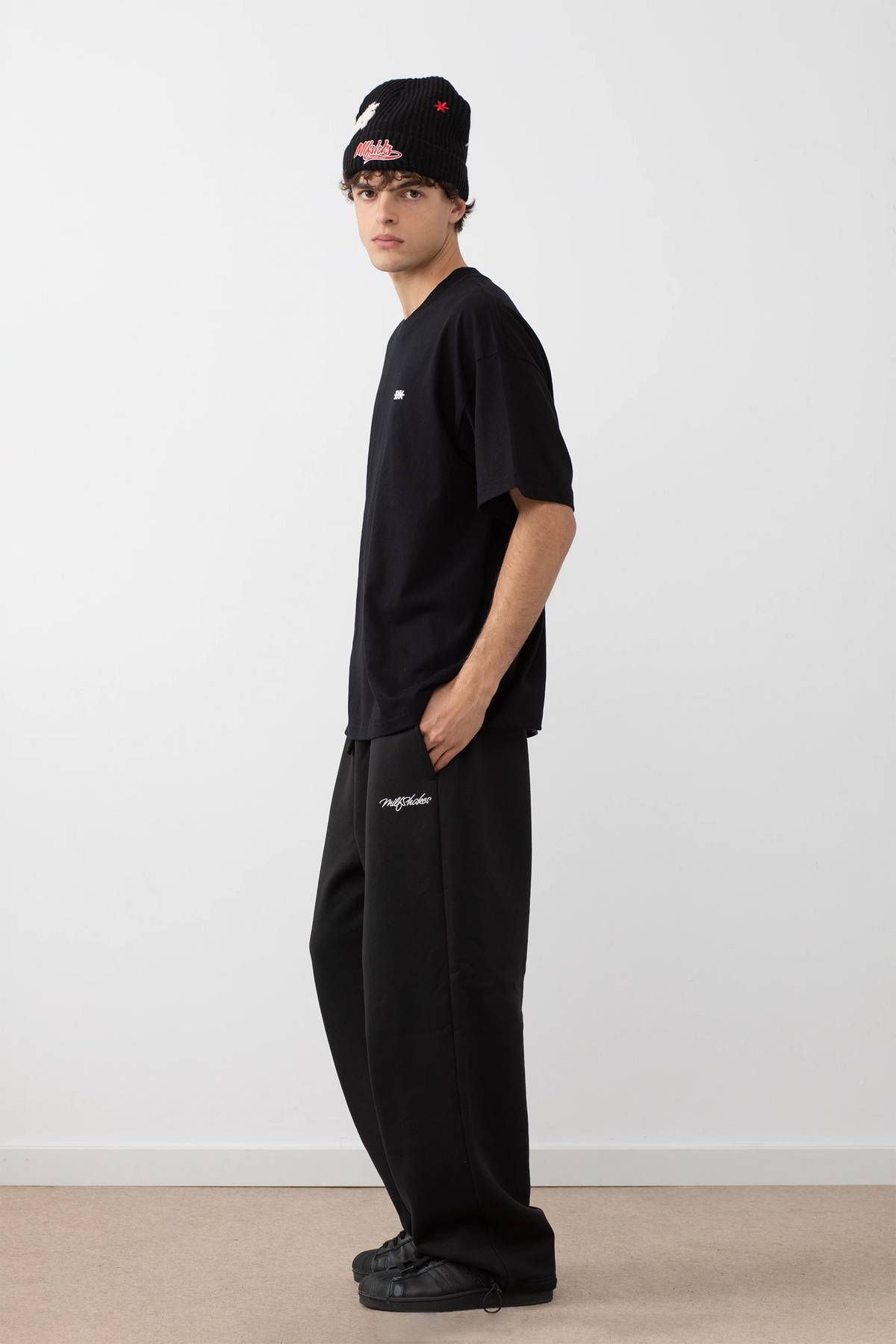 DAILY *** BLACK