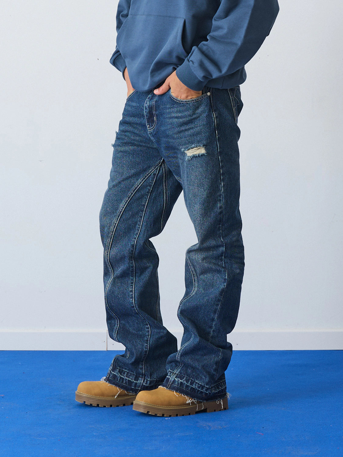 Washed knees denim